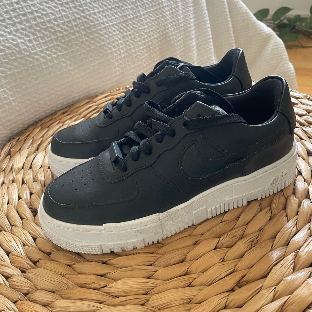 Nike Air Force 1 Pixel Black